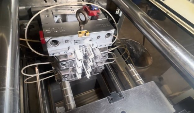 Mold Injection Machinery 2