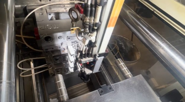 Mold Injection Machinery 3